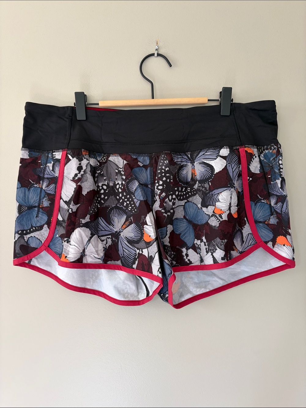 Lululemon Run Time Short 4” Size 12 Biggie So Fly (Butterflies) Athletic Running